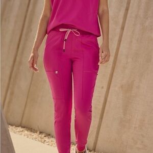 Fabletics Scrub Set, XS reg in HIBISCUS